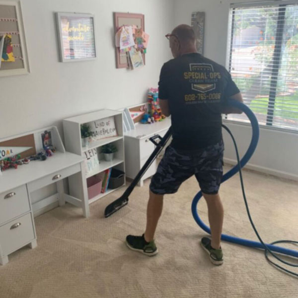 A Special Ops Clean Team technician cleaning the carpet in a Phoenix, AZ area home